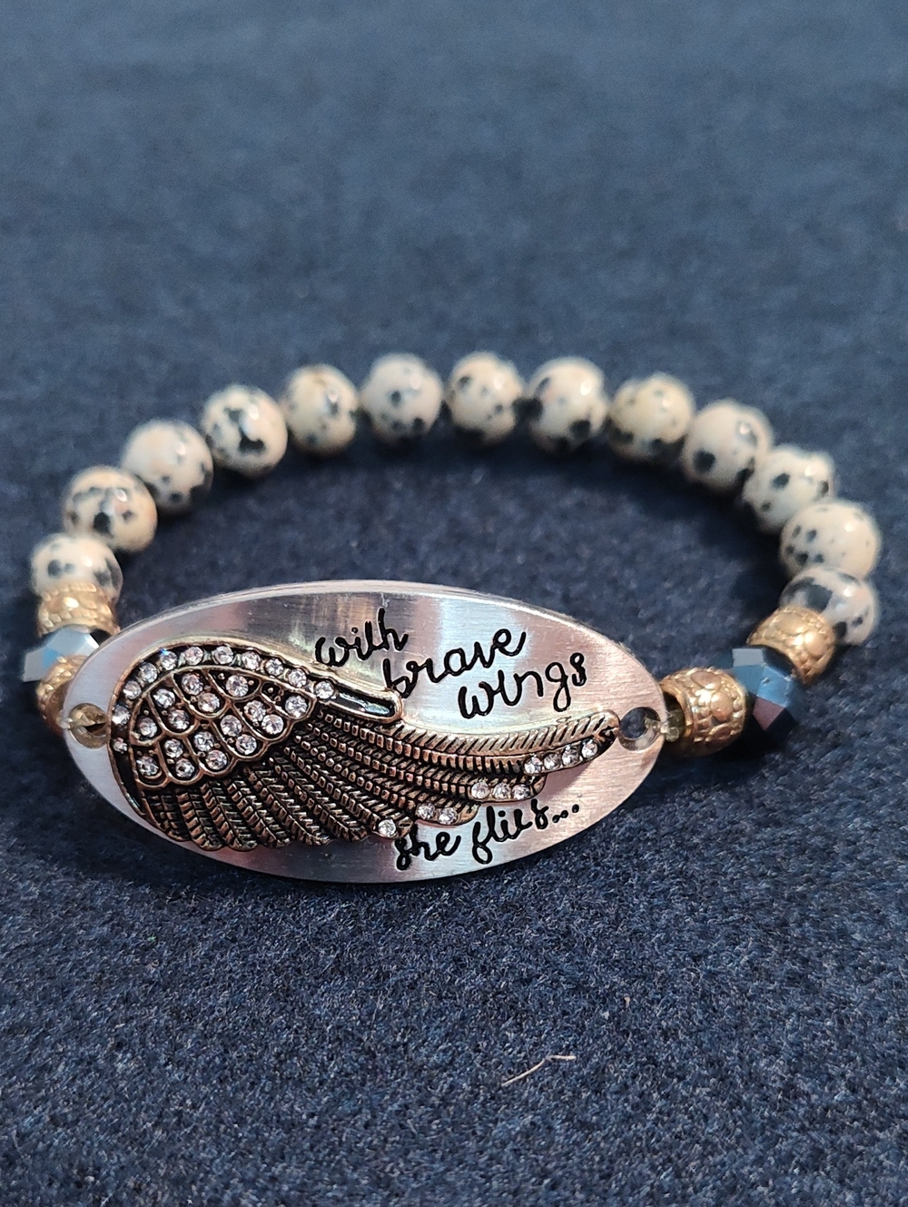 Source Unknown Cream Speckled Bead Bracelet with Gold Wing Charm